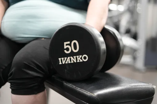 Annee with a dumbell