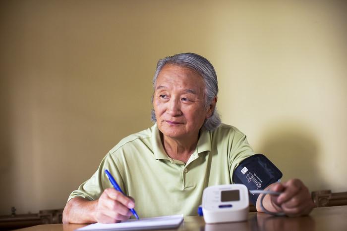 monitoring blood pressure