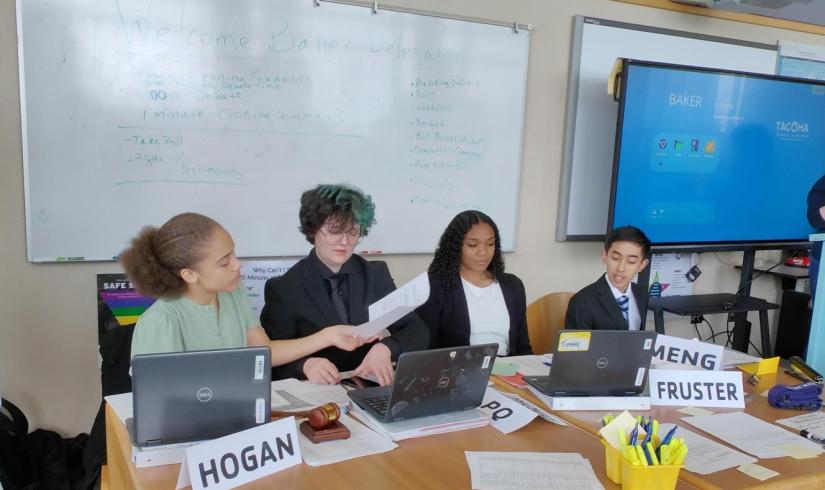 Youth and Government students meet and compare notes