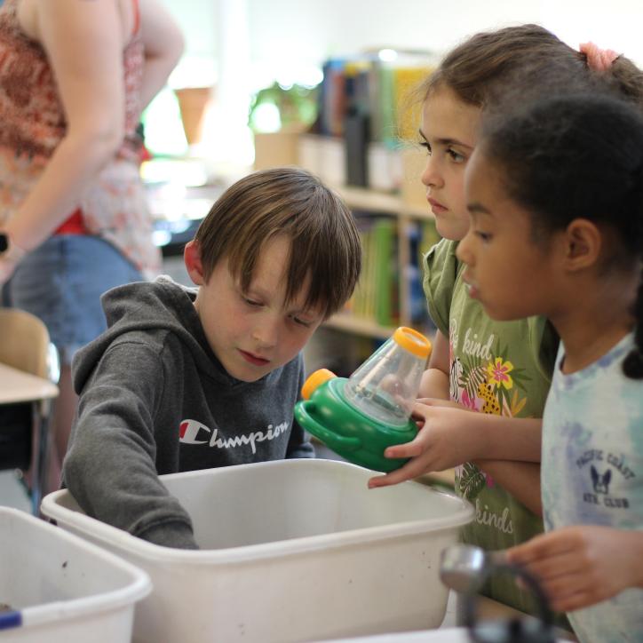 Y kids enjoying the Tillicum STEAM Night.