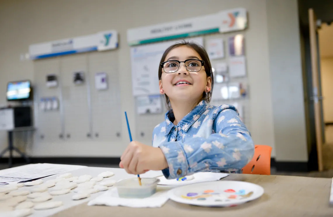Arts clinic student painting a project