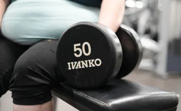 Annee with a dumbell