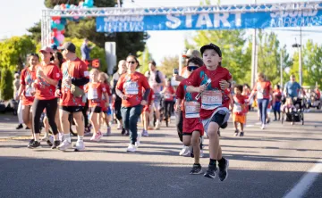 Sound to Narrows 2026 - Kid Running